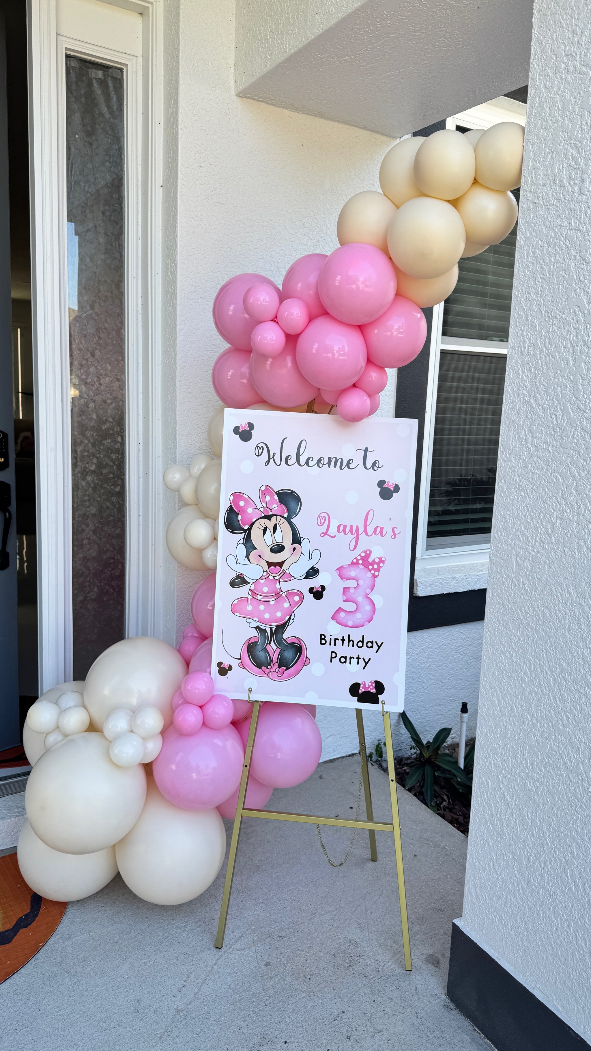 Custom welcome sign with organic balloon garland and gold easel for Tampa events
