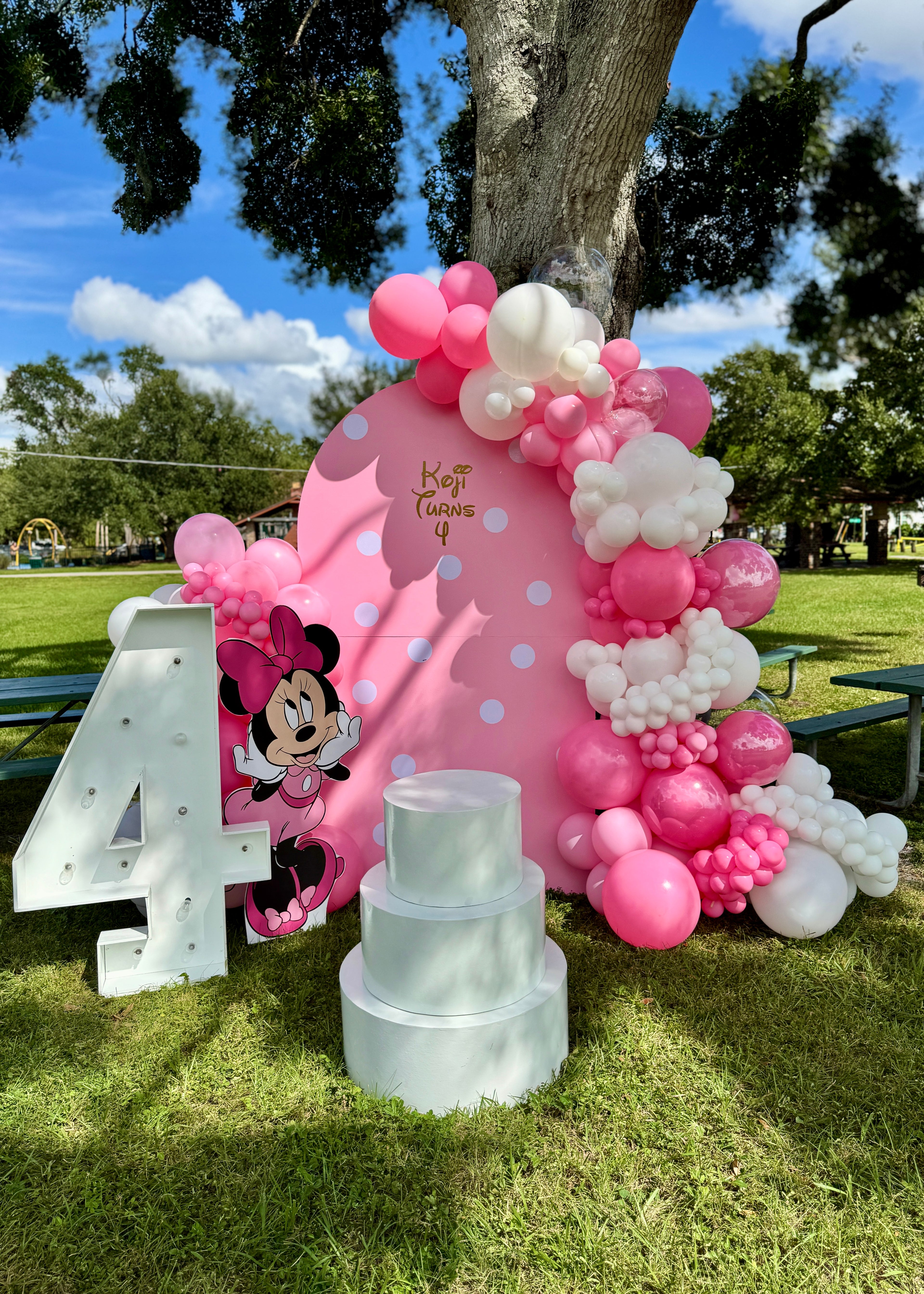Birthday Balloon Set up  (Minnie Mouse theme)