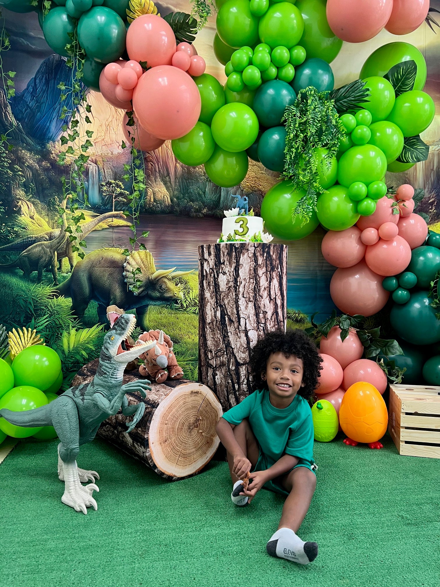 balloon garland, balloon decorations, balloons decor, kids birthday balloon decor, balloons for kids party, dinosaur theme party , dinosaur balloon garland 