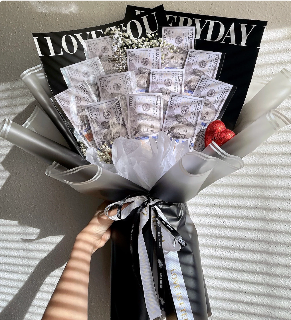 Small Fan Style Money Bouquet 15 Bills
